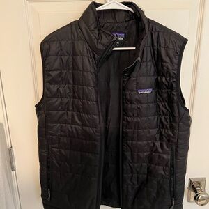 Patagonia Men's Black Quilted Vest